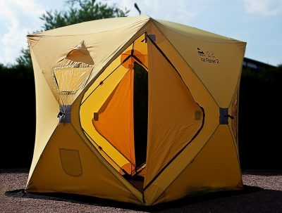 Желтая кубическая палатка