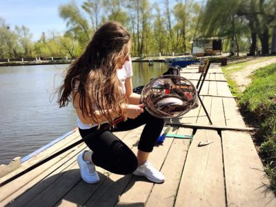 Девушка на рыбалке